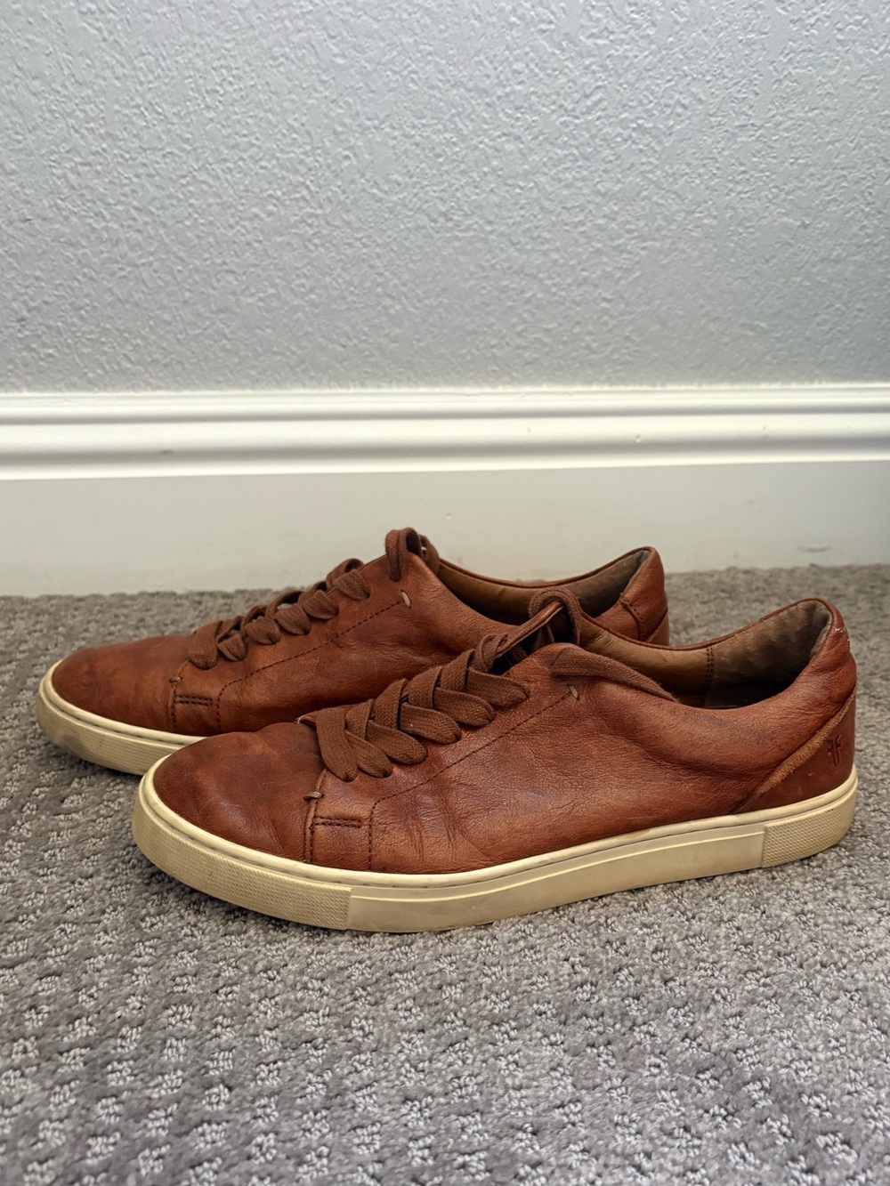 Frye Ivy Low Top sneaker in Cofnac nubuck learhwe size 8